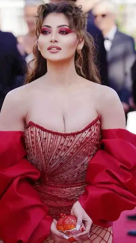 Urvashi Rautela (3)