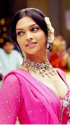 Deepika Padukone (2)