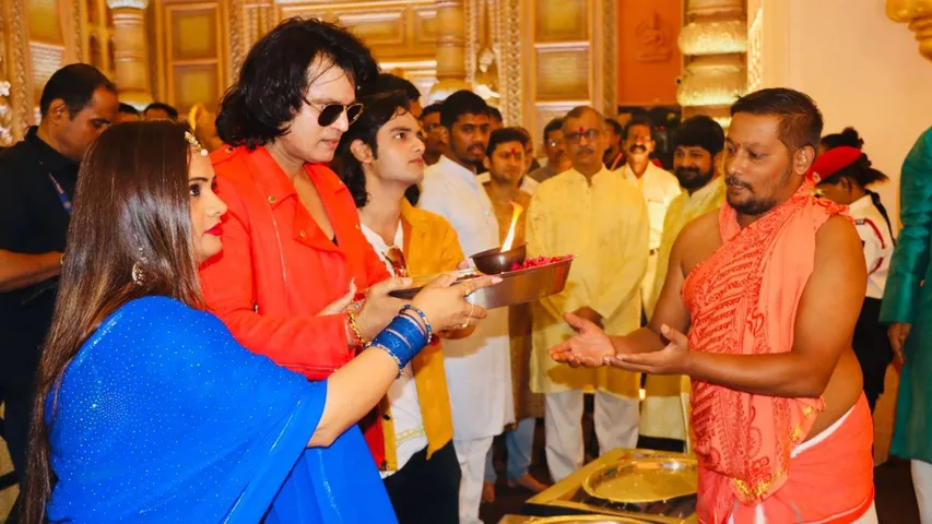 Mukesh J. Bharti & Producer Manju Bharti Visit Sahyadri Ganpati