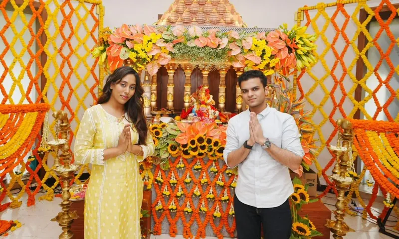 Apoorva Soni Dazzles in Yellow at Ganpati Blessings with Fadnavis