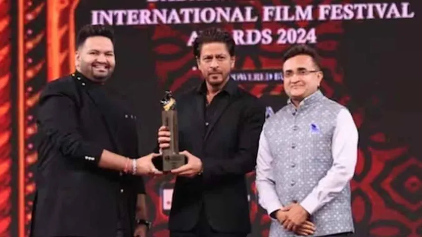 Dadasaheb-Phalke-Award-shah-rukh-khan-(3).jpg