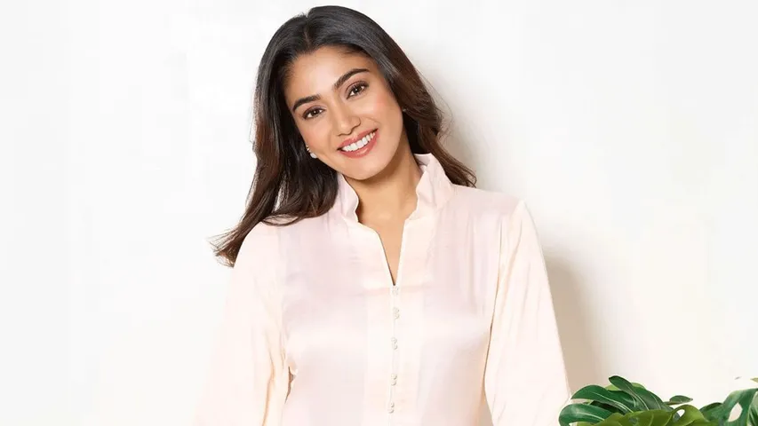 Sana Makbul Fires Back at Vishal Pandey with Sassy Retort