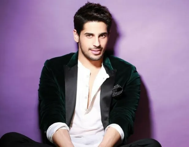 #MANCRUSHMONDAY: THESE PHOTOS OF SIDHARTH MALHOTRA WILL MAKE YOUR HEART SKIP A BEAT