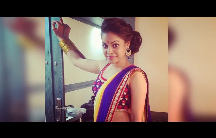 SUMONA CHAKRAVARTI RUSHED TO HOSPITAL AFTER FAINTING