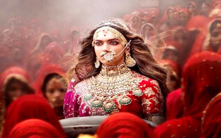 HERE'S WHY DEEPIKA PADUKONE WANTS TO KEEP HER PADMAAVAT'S CLIMAX SCENE OUTFIT