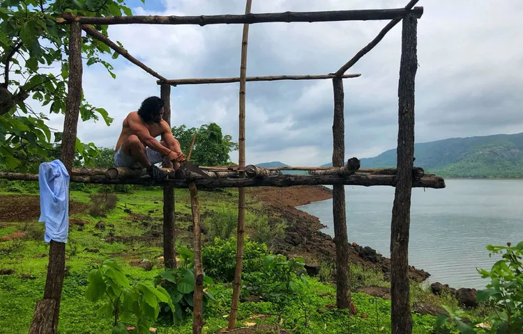 Harshvardhan Rane builds his dream tree house! 