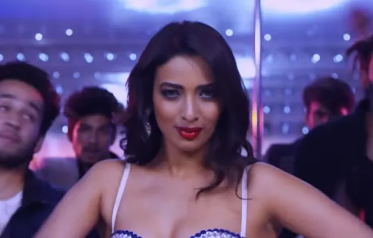 Heena Panchal Item Number “Botal Brand New” in Obama Loved Osama