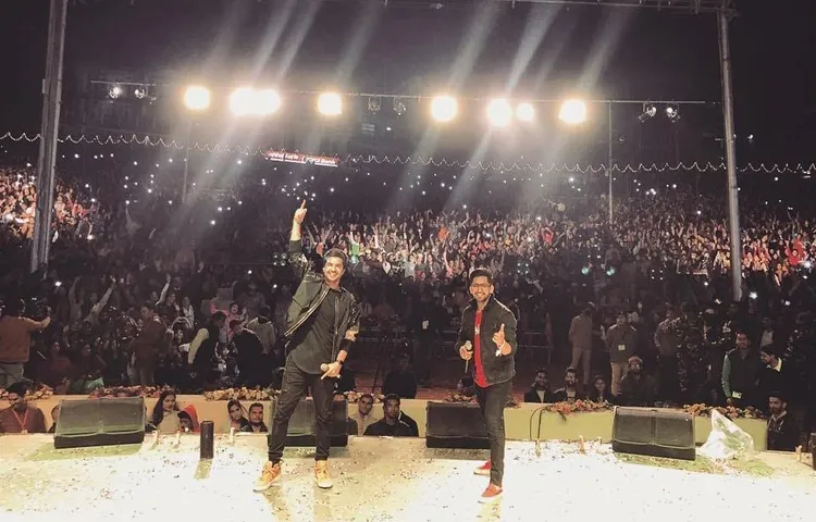 Jassie Gill enthralls his fans at the International Kullu Dussehra Festival!