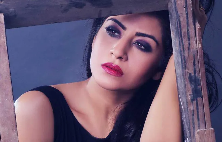 Manisha Mesmerizes Audiences In New Film: Who Am I - A Wife’s Dilemma