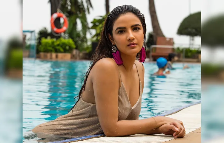 Jasmin Bhasin Gets Stranded In Kashmir Due To Heavy Snowfall