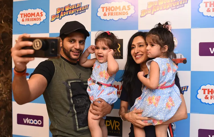 Karanvir Bohra and Teejay Sidhu with Vienna and Bella