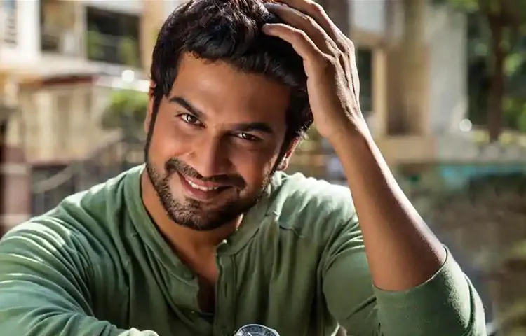 Actor Sharad Kelkar Lends His Baritone Voice For Baavle Utaavle! 