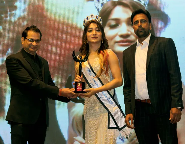 Vinod Bachchan, Navya Singh & Manish Srivastava