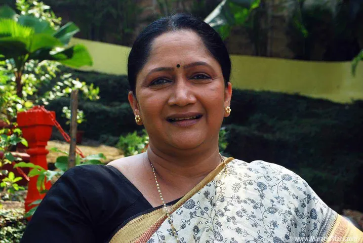 Alka Kubal - WEDDINGCHA SHINEMA