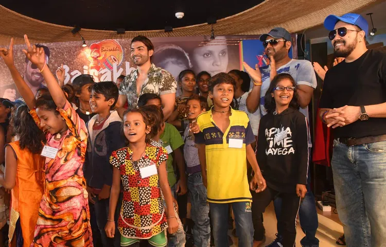 Kids-Admiring-The-Singer-At-Baisakhi-Celebration-With-Mika-Singh