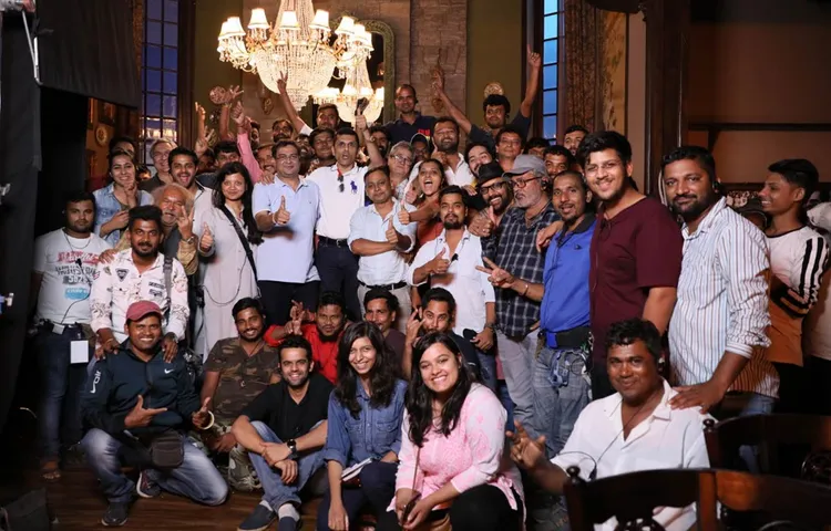 ANAND-PANDIT-AND-TEAM-WRAP-UP-CHEHRE-SHOOT-4-DAYS-EARLY!