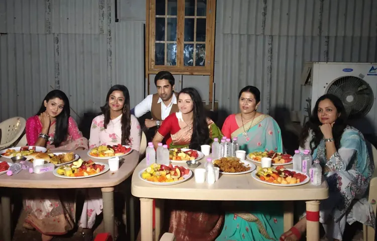 Iftaari-On-The-Sets-Of-Ek-Bhram---Sarvagun-Sampanna