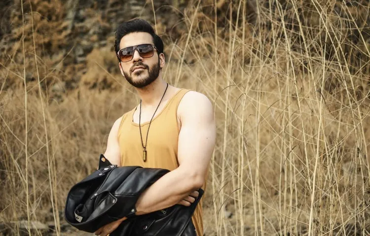 Actor-Model-Abhishivam-Pays-Tribute-To-Tarantino’s-Hollywood-Superstars-Brad-Pitt-&-Leonardo-Dicaprio
