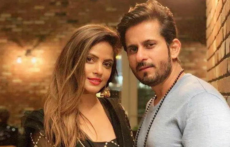 Amit-Sarin-Bonds-With Buddy-Neetu-Chandra!