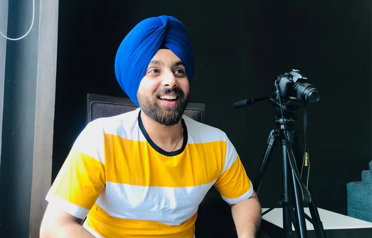 Actor Kanwalpreet Singh Cheers For Team India In A Reliance Trends Commercial #Trend Your Luck