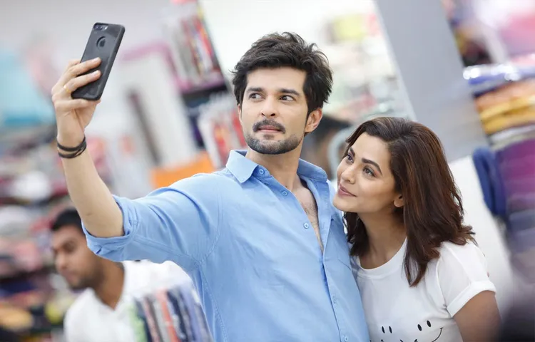 Movie-Review-Whatsapp-Love