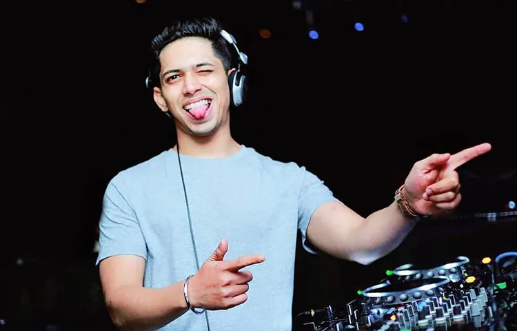 The Audience Showers Love On Dj Raytrix's Unique Mix Of Gully Boy's Apna Time Aayega