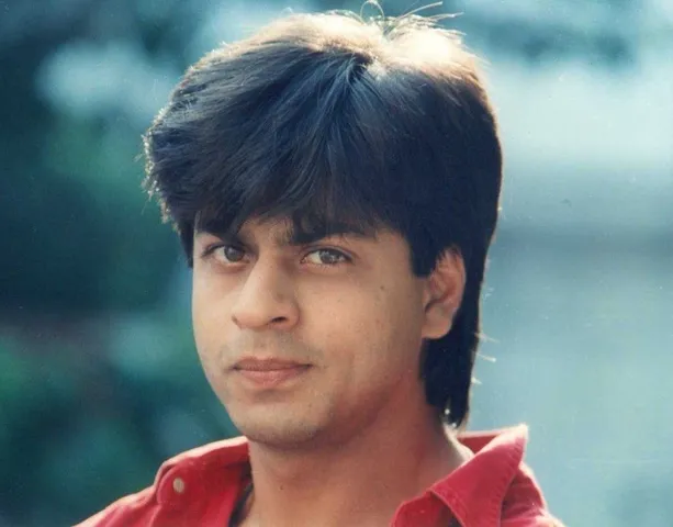 A Lonely young man from Delhi walked alone in Bombay, crowds followed him and made the king of their hearts