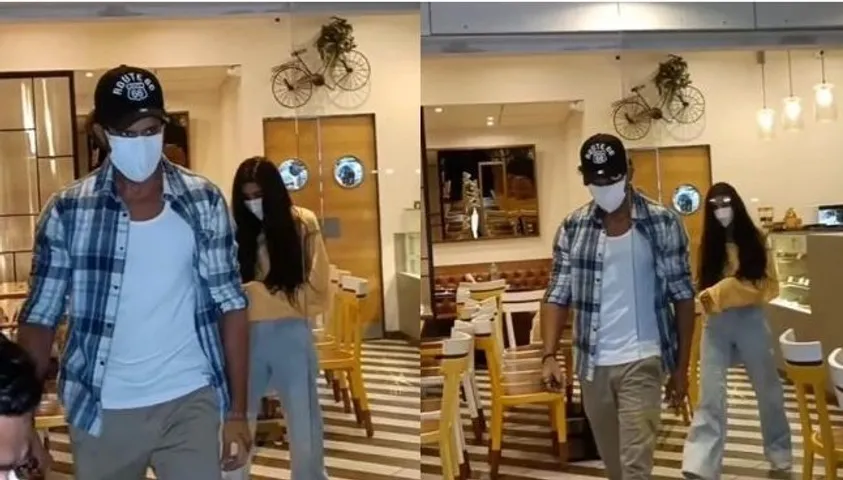B-Town New Couple Hrithik Roshan and Saba Azad gets spotted on a dinner date