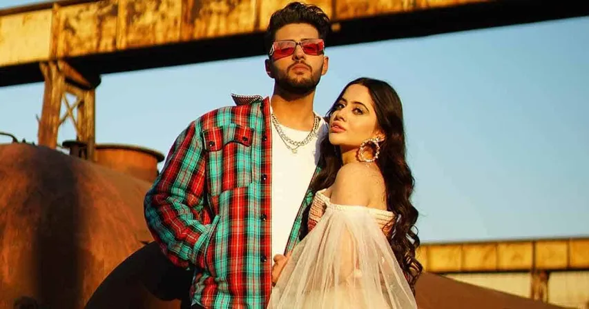 What's cookin! Indo-Canadian singer Kunwarr posts a romantic picture with Urfi Javed, captions it as 'There's so much cookin up', actress responds saying "I know you love me"