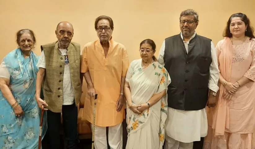 BADI BEHAN KA SABSE KEEMTI TOHFA APNE CHHOTE BHAI KE LIYE PAHELA "LATA DEENANATH MANGESHKAR PURASKAR" PRADHAN MANTRI MODI KE NAAM . PM SWEEKAARENGE PURASKAR USHA MANGESHKAR KE HAATHO APRIL 24 KO .... BY ALI PETER JOHN