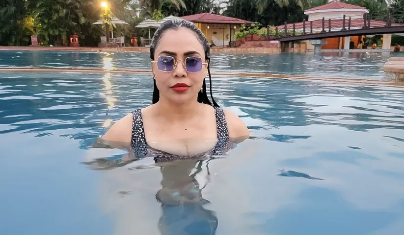 Nikita Rawal sets the internet ablaze in sizzling black bikini in pictures from her vacation in Goa