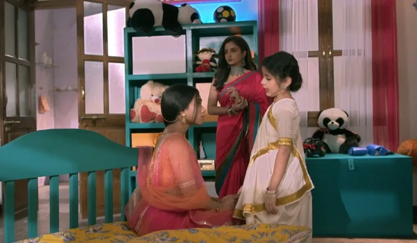 Radha makes Gungun dress up as Rani Lakshmi Bai