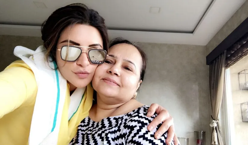 "You don't know how much you love your mom until you have to live away from her"-Shama Sikander on her first Mother’s Day after getting married