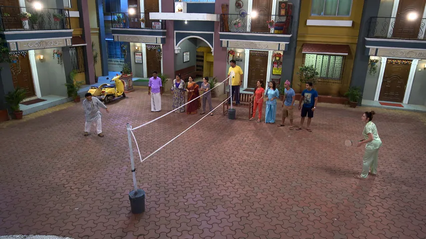 Jethalal and Babita compete in a badminton match. Who will win this one?
