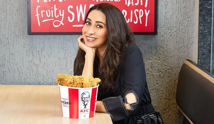 KARISMA’S BAE COMES TO TOWN AND SHE’S GLOWING RED IN EXCITEMENT!
