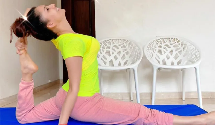 Urvashi Rautela Execute Core-Building Pilates Exercise Is Giving Us Ultimate Fitness Goals; Watch Video.