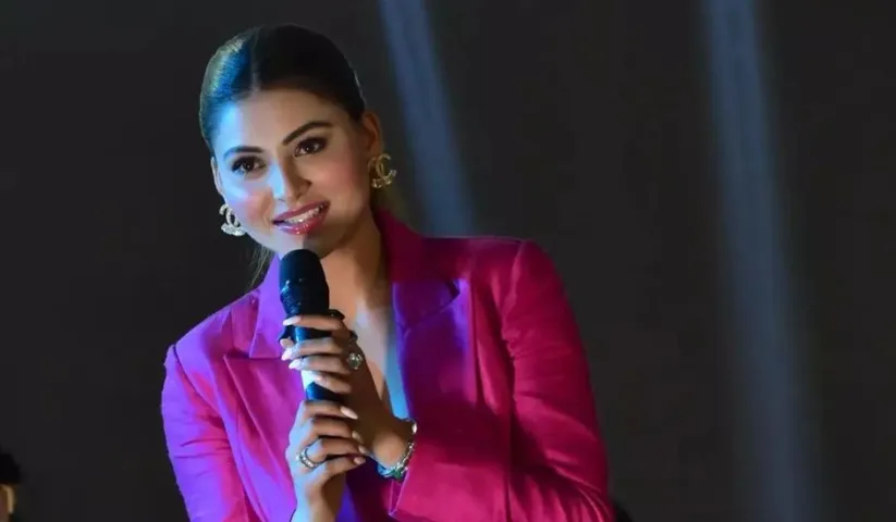 Urvashi Rautela Gives A Interesting Reaction After Fans Shout “Rishabh Pant”, Video Goes Viral
