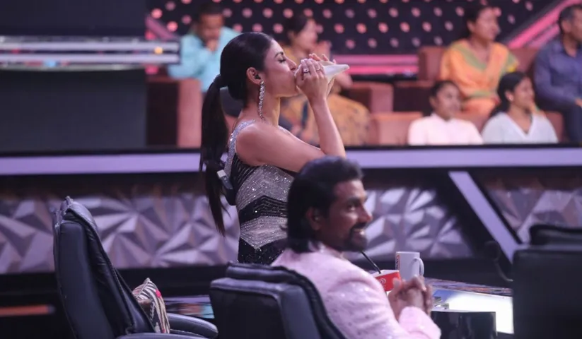Mouni Roy finds ‘Chhoti Mouni’ on the sets of Zee TV’s DID L’il Masters