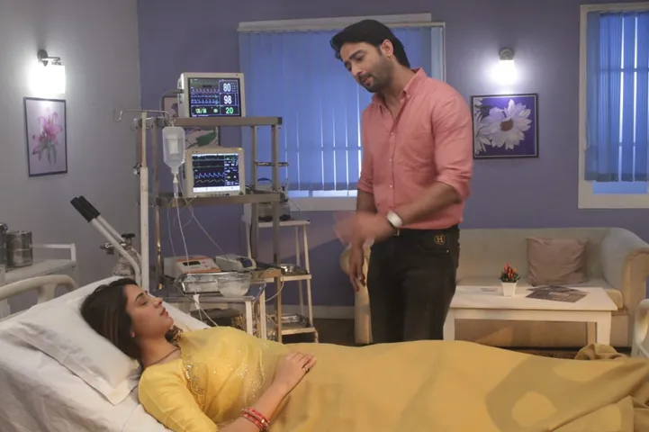 Woh Toh Hai Albelaa: Kanha takes care of Sayuri, Indrani warns Saroj