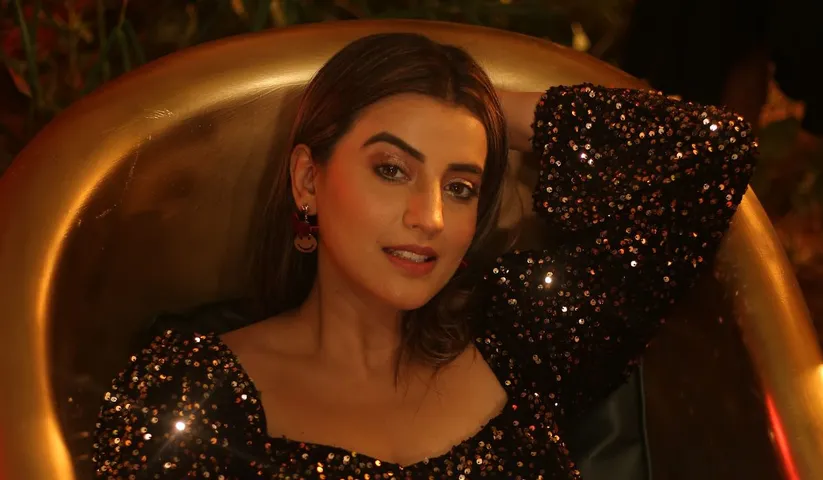 Swiss Beauty collaborates with actress Akshara Singh as a beauty partner for her new song