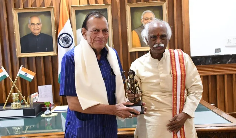 Governor of Haryana Bandaru Dattatreya felicitates Magician Samrat Shankar
