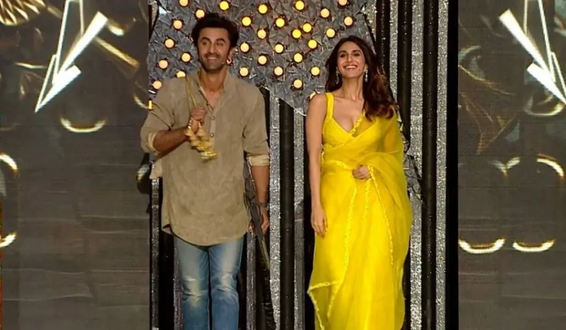 Watch ‘Shamshera’ starrer Ranbir Kapoor as he opens up about fatherhood for the first time ever and more on Star Plus's 'Ravivaar with Star Parivaar'!
