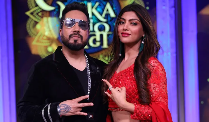 Akanksha Puri surprises with a shocking entry in Star Bharat show, ‘Swayamvar- Mika Di Vohti’, calls herself ‘ The Only Queen’!