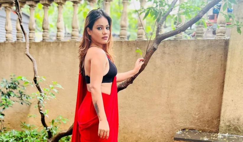 Viral Video of Duplicate Sunny Leone - Aakarshika Goyal Rain Dance on – Tip Tip Barsa Pani