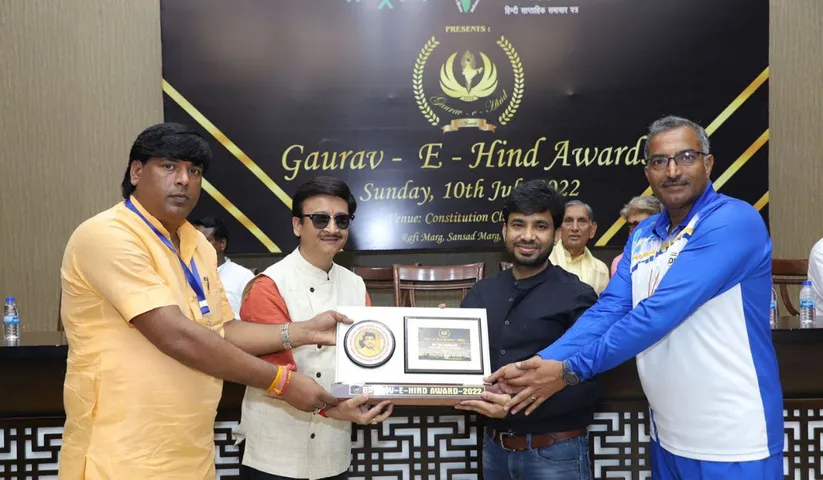 Renowned music producer Raj Mahajan proudly receives the ‘Gaurav-e-Hind’ award in Capital