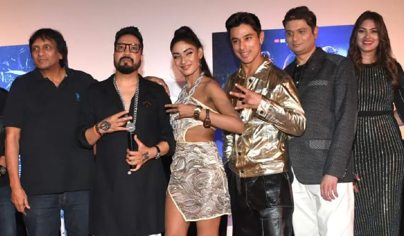 ‘ Will true love win over coveted branded-gifts ?’ –watch Biswaa-Pratik’s groovy video-track ‘Dolce Gabbana’
