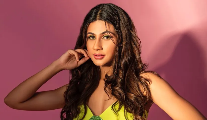 Nidhhi Tapadiaa is on a roll with her spectacular performance in the song ‘Kiss You’ with Tony Kakkar