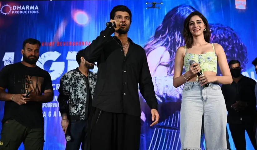 Vijay Deverakonda fan gets fainted after seeing hum during Liger Promotion