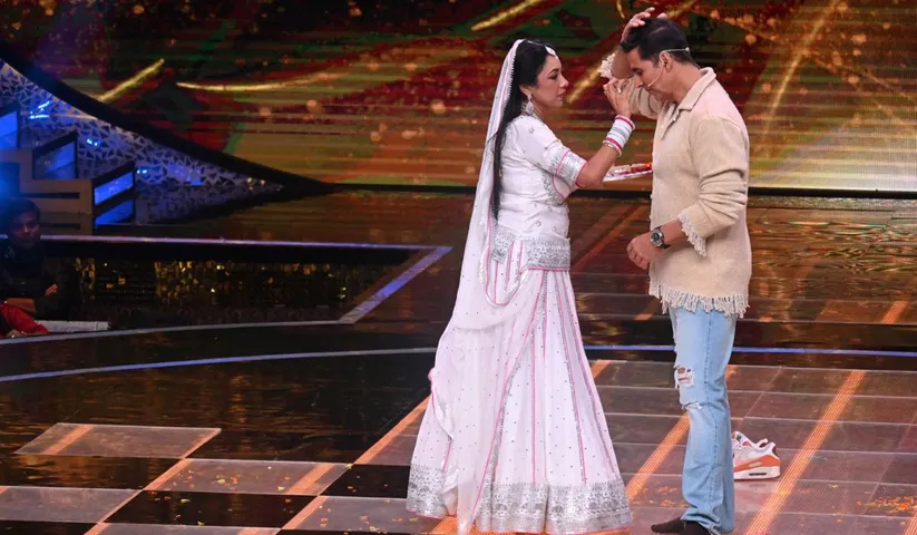 ‘Raksha Bandhan’ takes over ‘Ravivaar with Star Parivaar’, Anupama ties Rakhi to Akshay Kumar on National television
