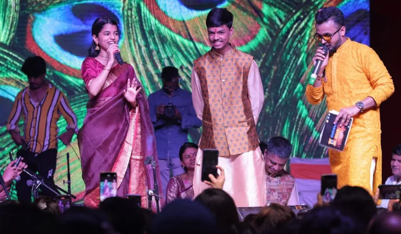 Amogh Lila Das, Maithili Thakur came to Pacific Mall D21 for the Janmashtmi fest
